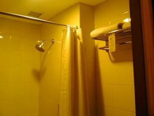 Hotel Amaris Cimanuk, Bandung - Bathroom