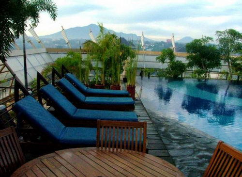 Horison Hotel - Semarang, Swimming Pool