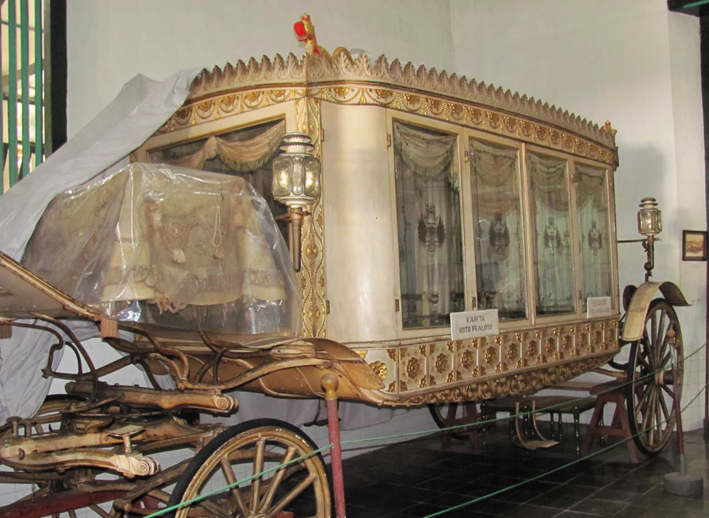 Museum Chariot, solo-yogyakarta tour package featuring sunrise borobudur